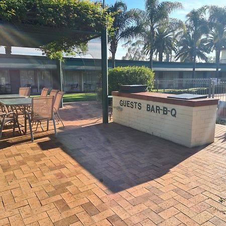 Motel Riverina Leeton Екстериор снимка