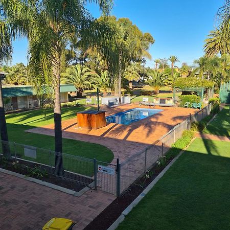 Motel Riverina Leeton Екстериор снимка