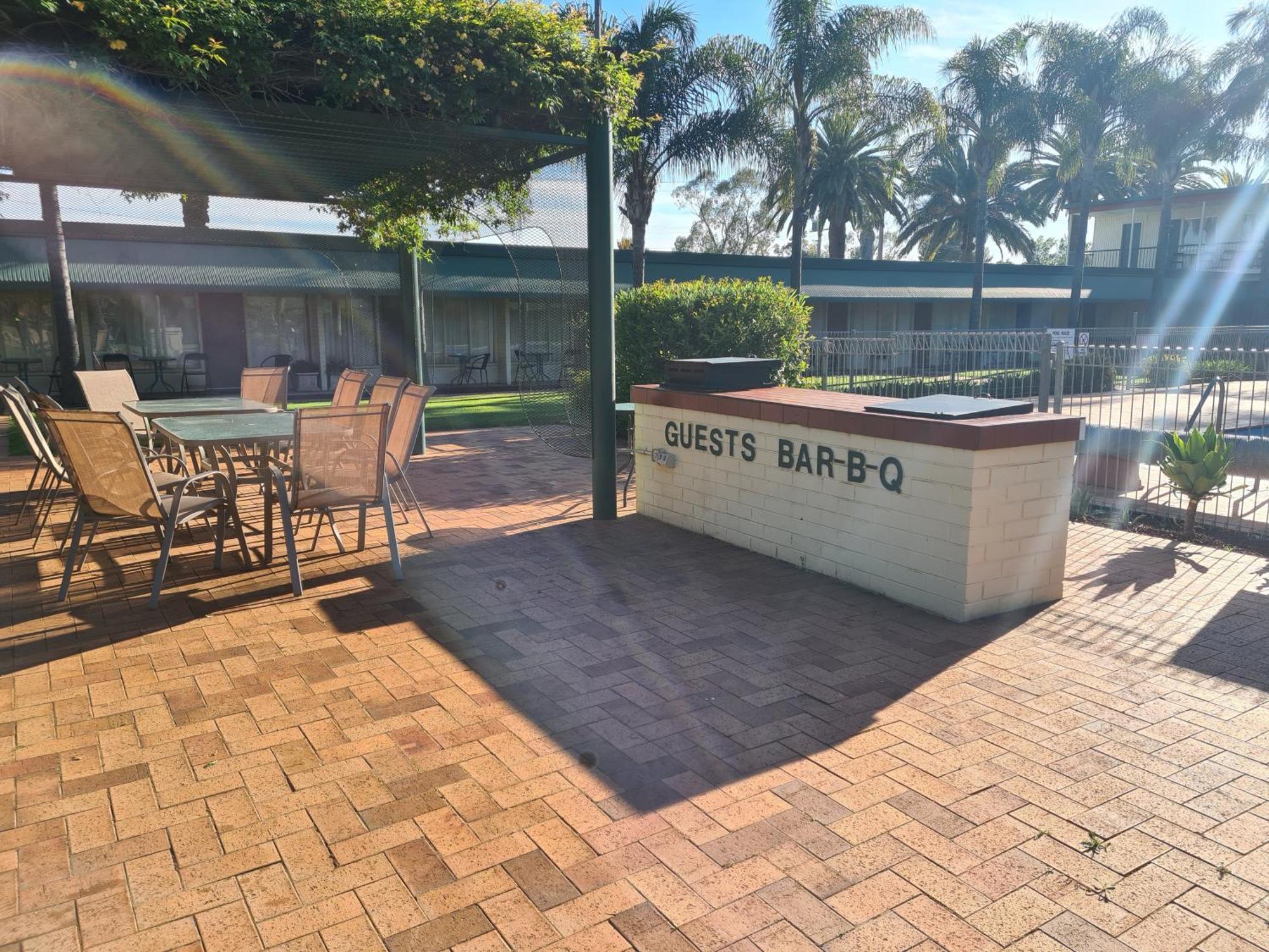 Motel Riverina Leeton Екстериор снимка