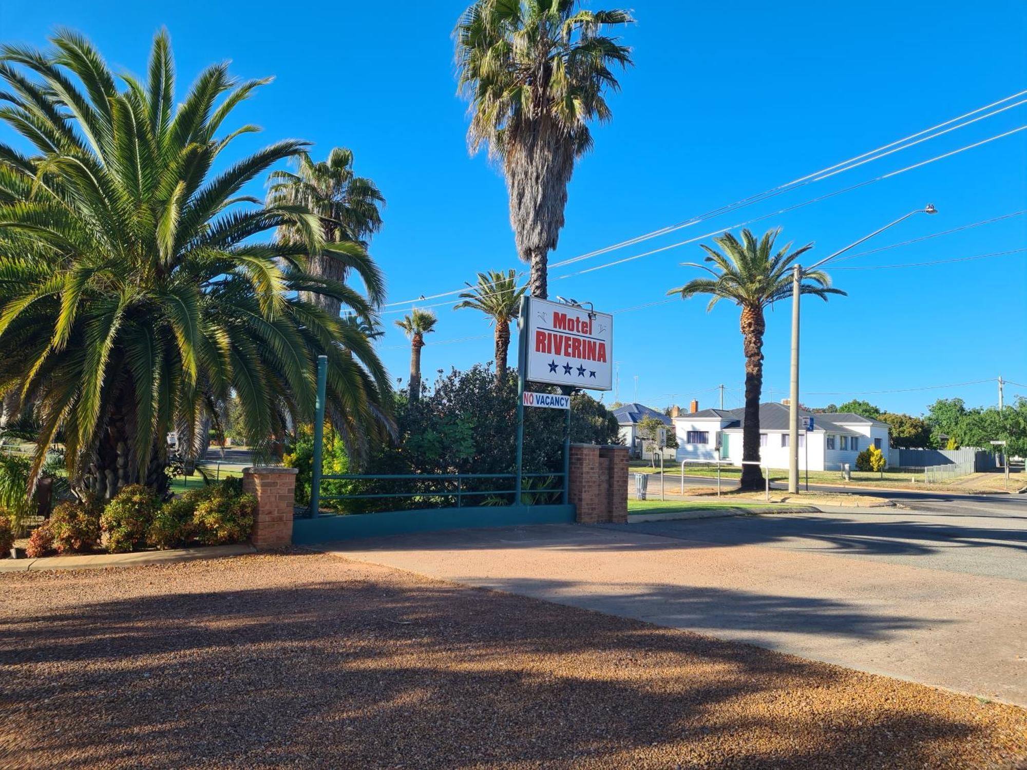 Motel Riverina Leeton Екстериор снимка