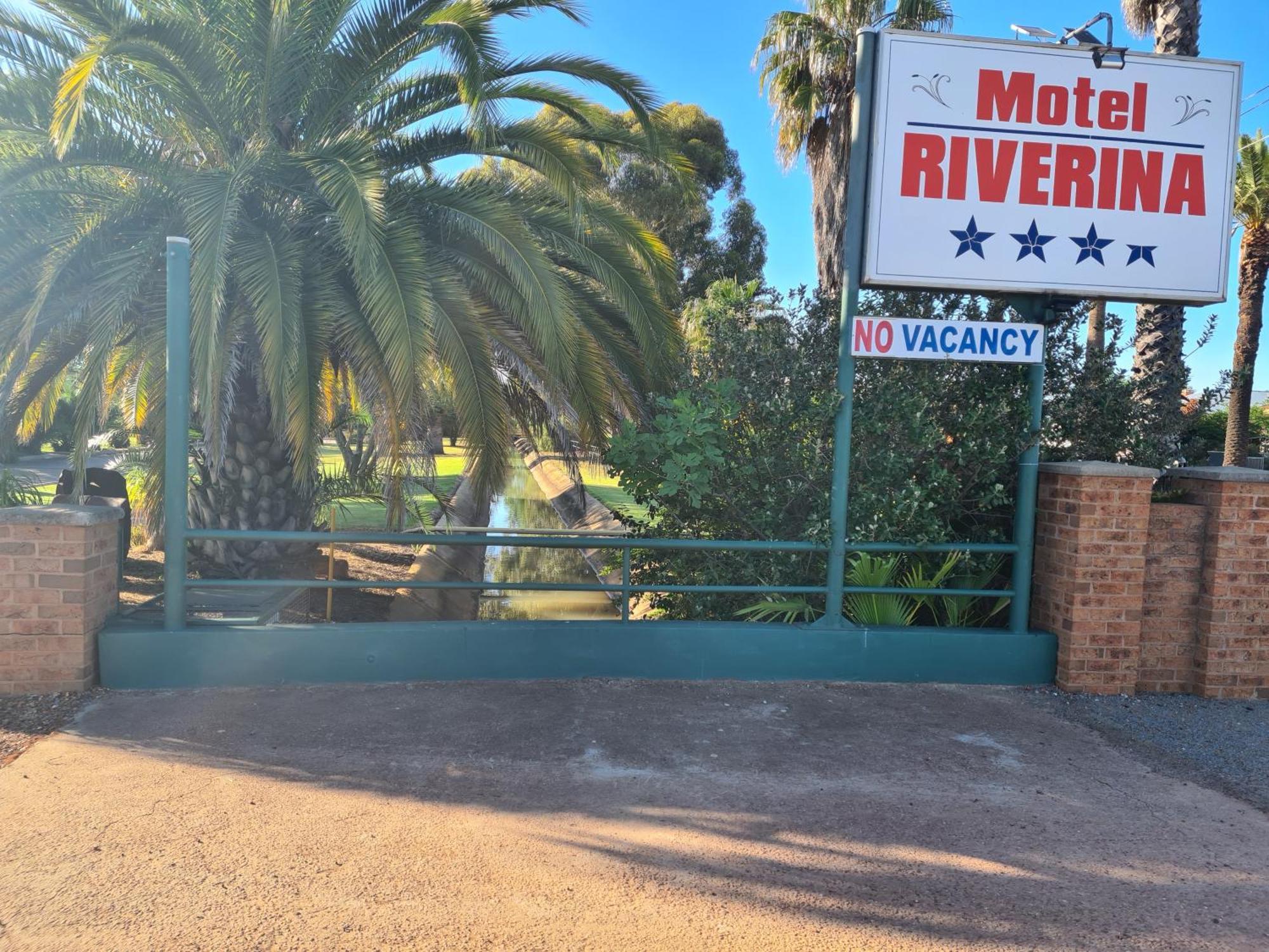 Motel Riverina Leeton Екстериор снимка
