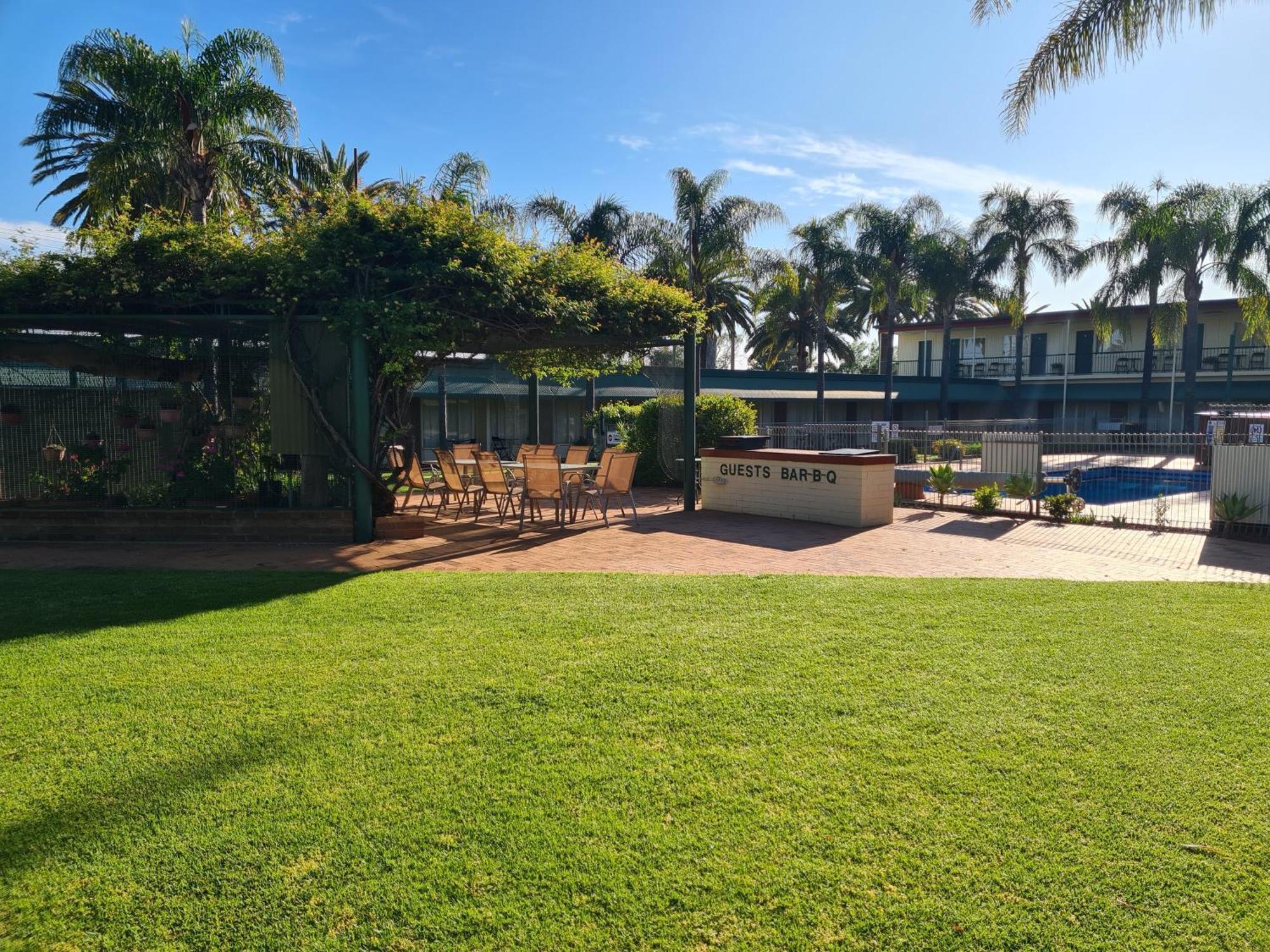 Motel Riverina Leeton Екстериор снимка