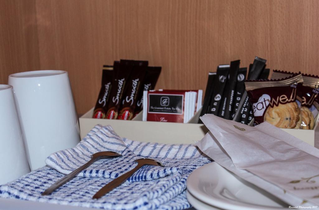 Motel Riverina Leeton Екстериор снимка