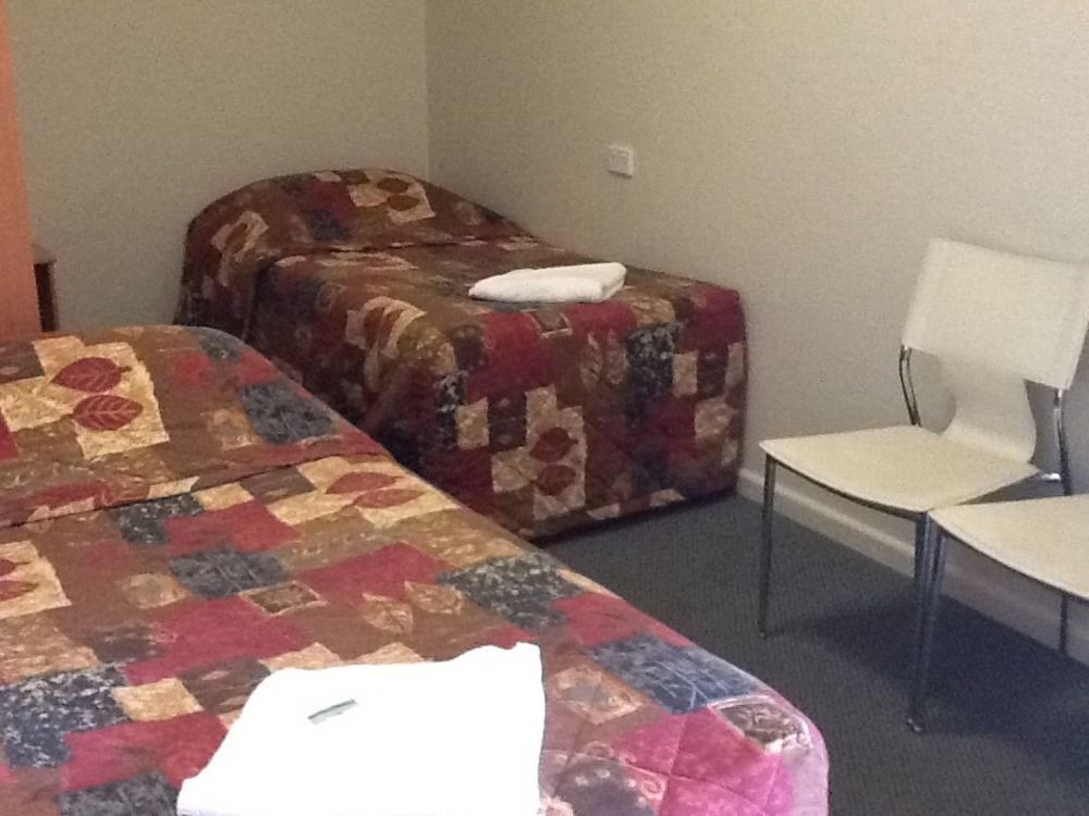 Motel Riverina Leeton Екстериор снимка