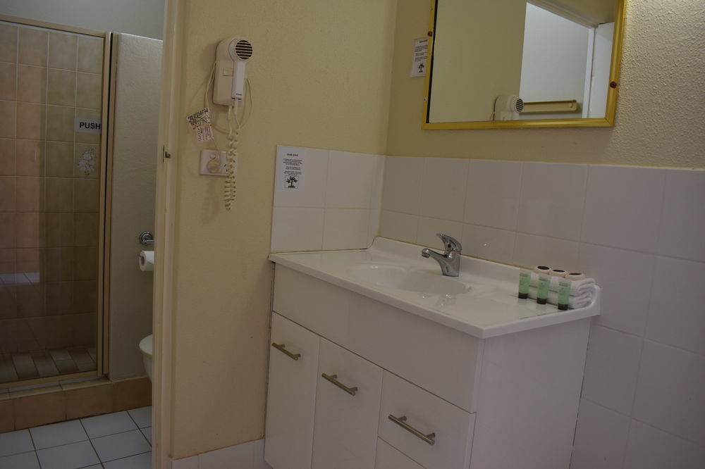 Motel Riverina Leeton Екстериор снимка