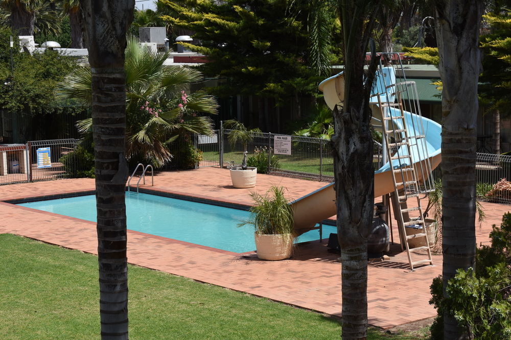 Motel Riverina Leeton Екстериор снимка