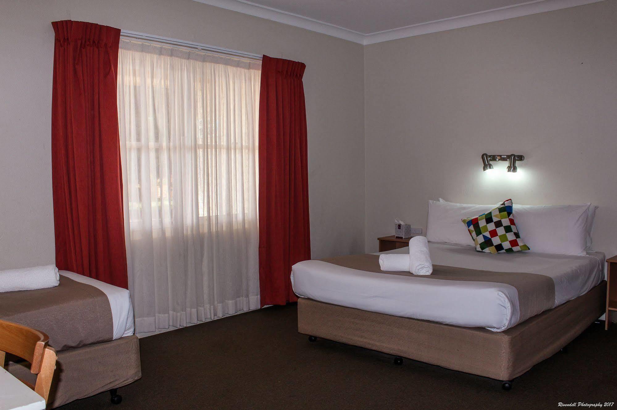 Motel Riverina Leeton Екстериор снимка