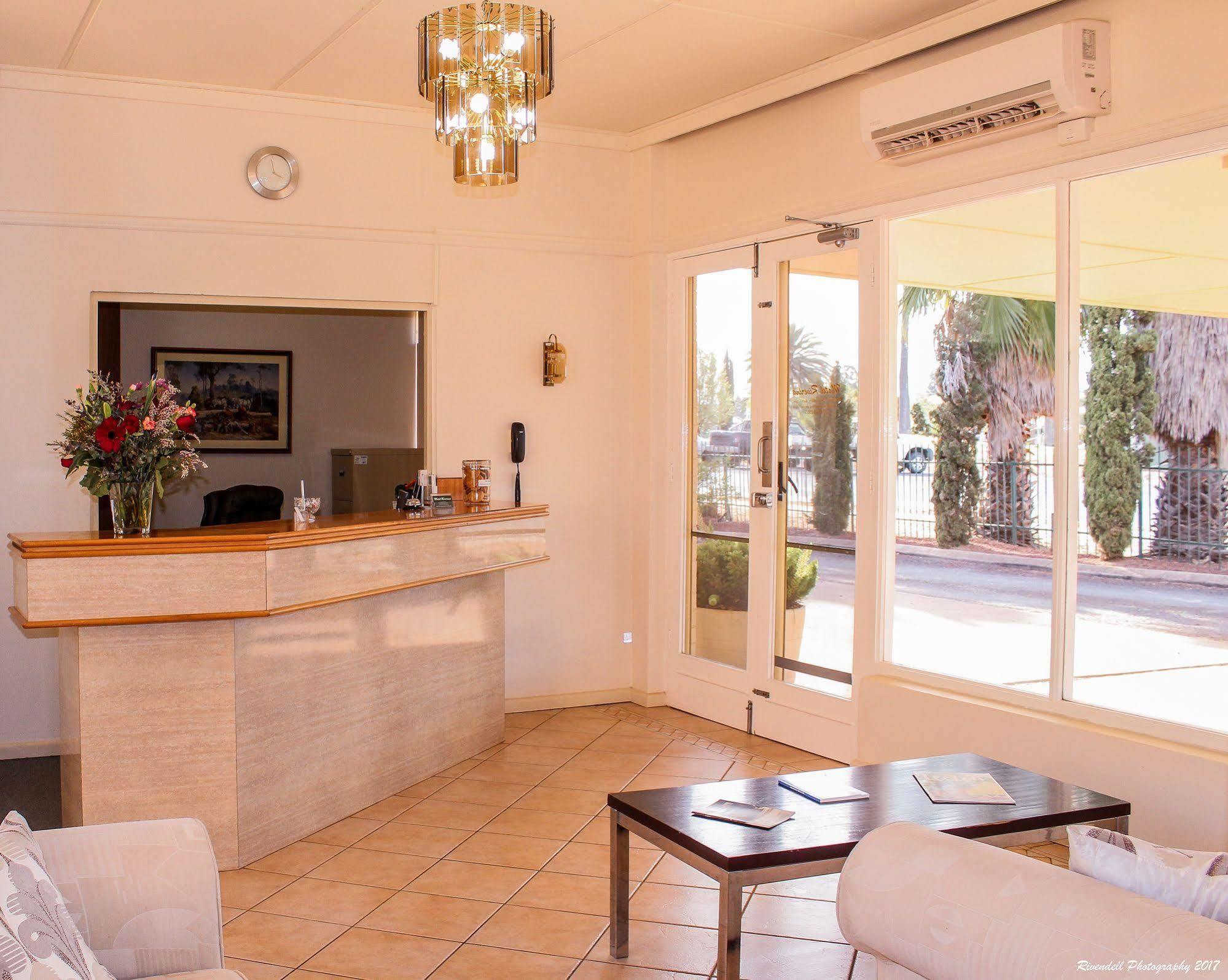 Motel Riverina Leeton Екстериор снимка