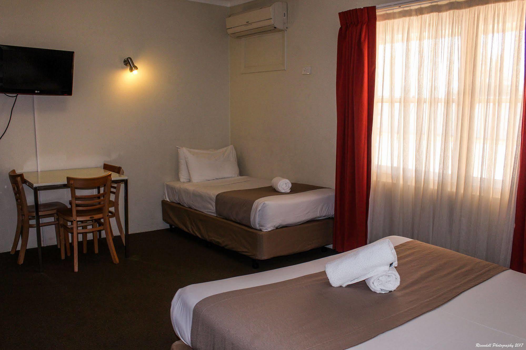 Motel Riverina Leeton Екстериор снимка