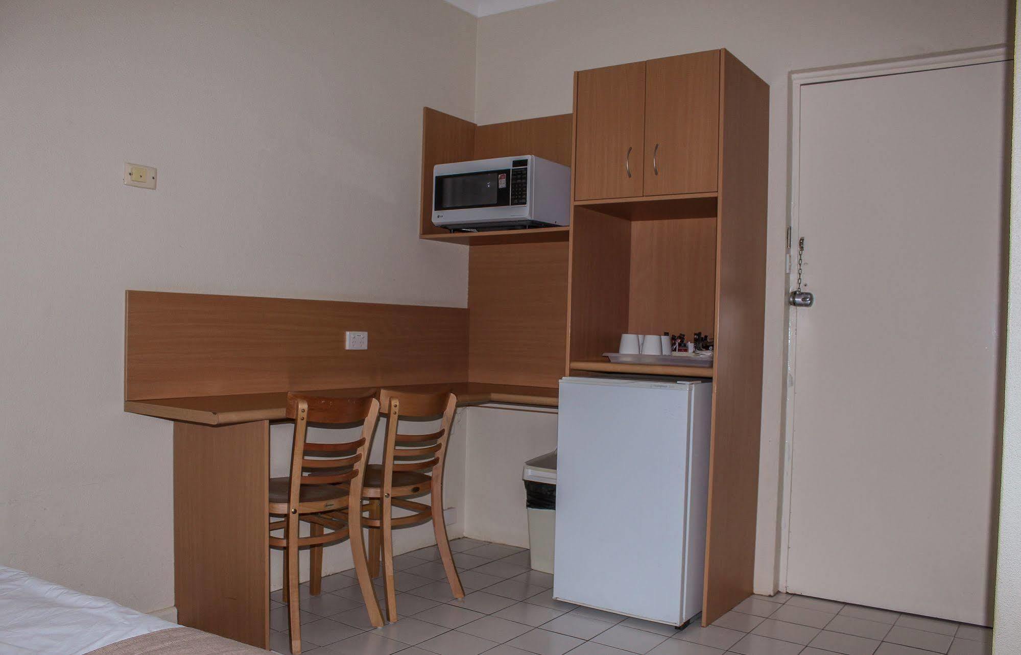 Motel Riverina Leeton Екстериор снимка