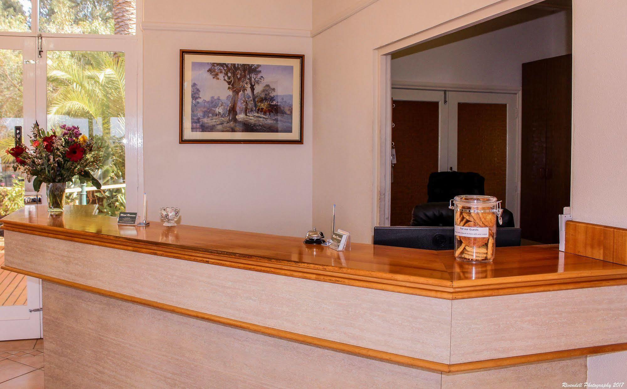 Motel Riverina Leeton Екстериор снимка