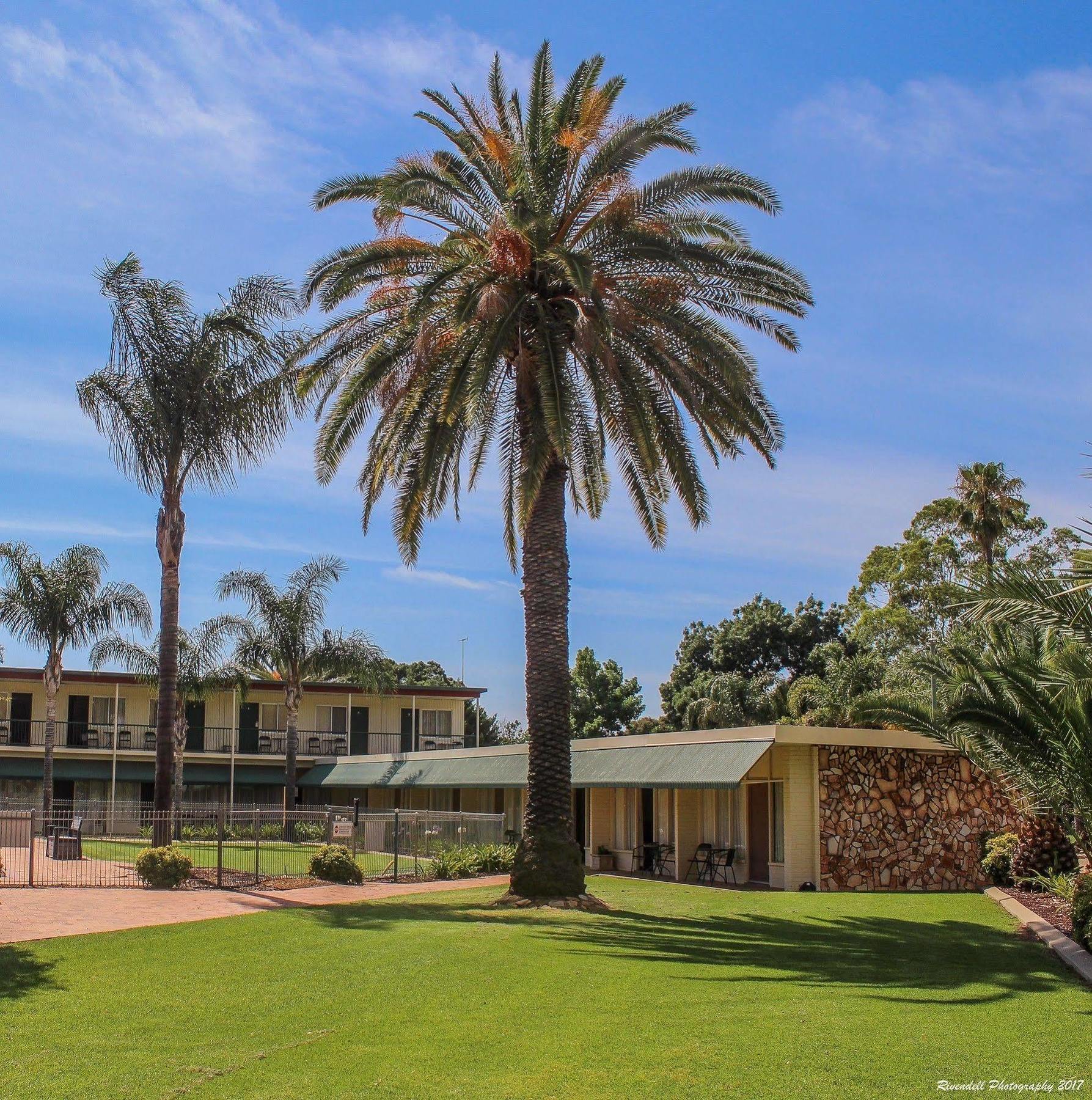 Motel Riverina Leeton Екстериор снимка