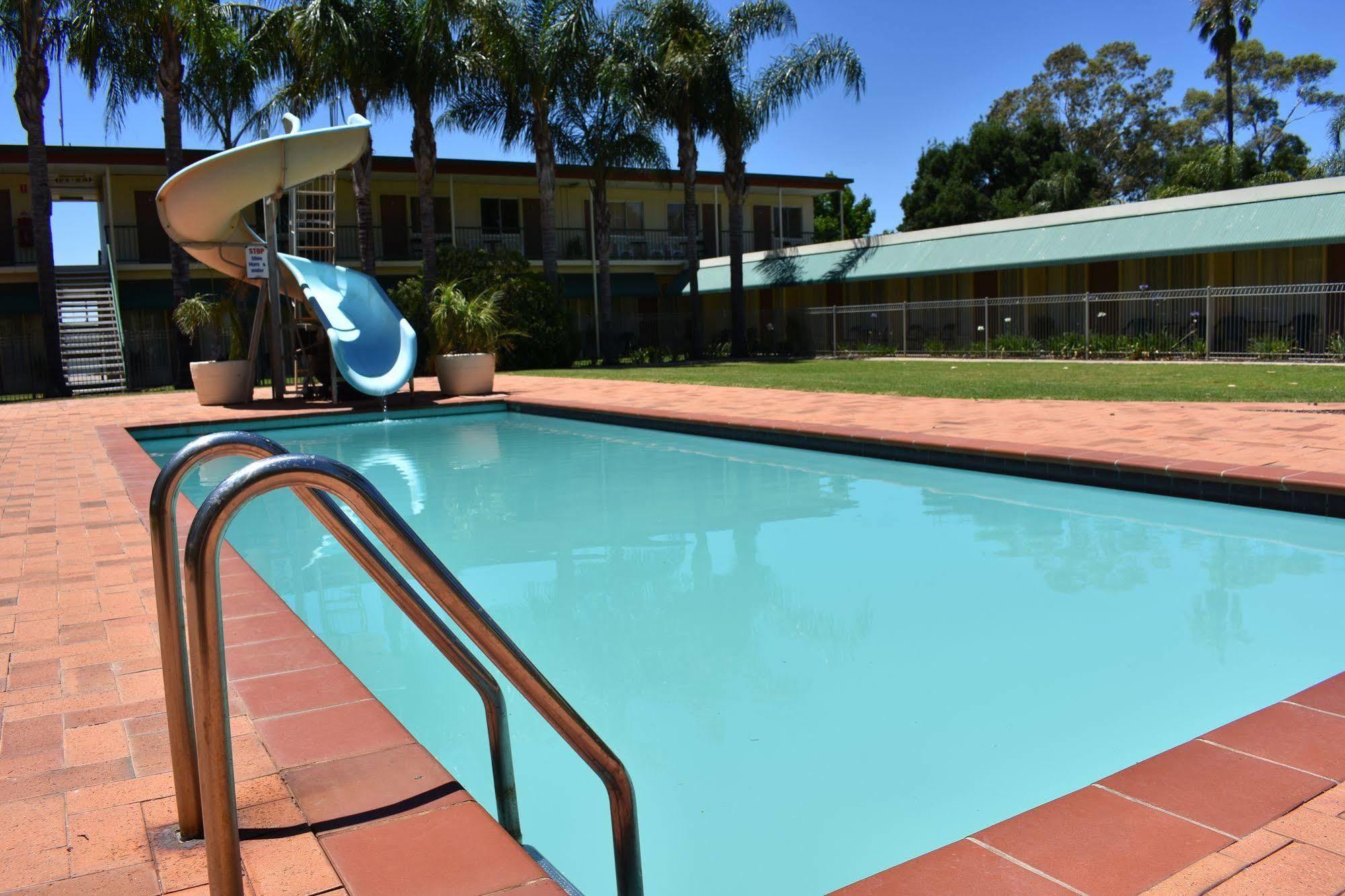 Motel Riverina Leeton Екстериор снимка